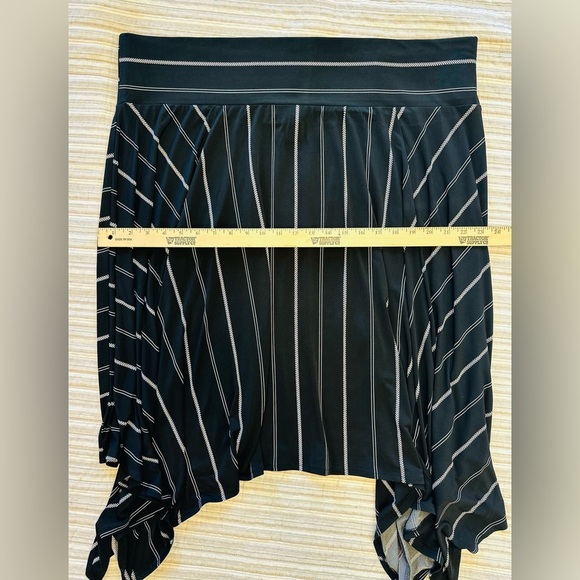 Lane Bryant Women's Black and White Sharkbite Hem Striped Skirt, Sz 22/24 NWT - Picture 5 of 8